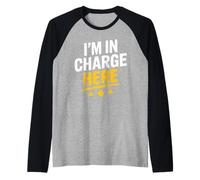Camiseta Divertida con Texto en inglés I'm In Charge Here Camiseta Manga Raglan