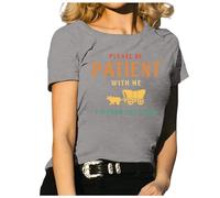 Camiseta divertida para mujer con texto en inglés "Please Be Patient with Me" de los años 1900, camiseta con letras gráficas de los años 90, gris, L
