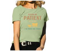 Camiseta divertida para mujer con texto en inglés "Please Be Patient with Me" de los años 1900, camiseta con letras gráficas de los años 90, Verde claro., S
