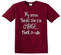 Camiseta divertida para niños con texto "Mom Thinks SHE is in CHARGECREW", Camiseta granate con estampado blanco, 9-11 años