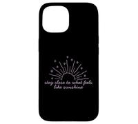 Camiseta Motivacional Stay Close to What Feels Like Sunshine Carcasa para iPhone 15