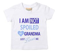 Camiseta para bebés, niños y adolescentes con el texto en inglés «I'm Not Spoiled My Grandma Just Loves Me», disponibles en tallas de 0 a 6 meses hasta de 14 a 15 años blanco blanco Talla:6-12 meses