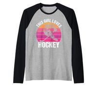 Camiseta para fanáticos del Hockey con Texto en inglés This Girl Loves Hockey Shirt Game Day Camiseta Manga Raglan