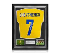 Camiseta Ucrania 2011-13 firmada por Andriy Shevchenko. Marco superior
