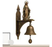 Campana montada en la pared con protección antigua y campanilla religiosa de paz