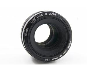 Canon 2515 A012 - EF 50 mm 1,4 USM lente - características sFast f/1.4 apertura sstandard 46 ° ángulo de visión sUSM focus motor con tiempo completo enfoque Manual Override s45 cm nobjetivos distancia saspherical lente elemento s58 mm Tamaño del filtro S