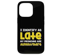 Carcasa para iPhone 13 Pro Cita Divertida I Identify As Late My Pronombres Are Almost There