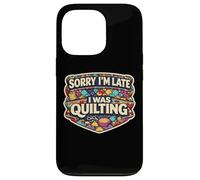 Carcasa para iPhone 13 Pro Sorry I'm Late I Was Quilting Funny Quilter Broma Humor Cita