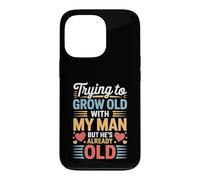 Carcasa para iPhone 13 Pro Trying To Grow Old with My Man But He's Already Old -