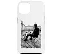 Carcasa para iPhone 13 Richard Hawley de pie en el Borde del Cielo por Andy Willsher