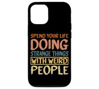 Carcasa para iPhone 13 Spend Your Life Doing Strange Things With Weird People --