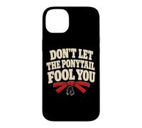 Carcasa para iPhone 14 Plus No Dejes Que la Cola de Caballo te engañe Humor de Karate