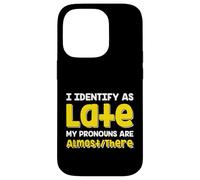 Carcasa para iPhone 14 Pro Cita Divertida I Identify As Late My Pronombres Are Almost There