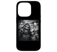Carcasa para iPhone 14 Pro Funny Alien and Bigfoot Selfie UFO Rock on Sign Sasquatch