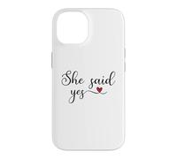 Carcasa para iPhone 14 Regalo tipográfico de corazón con Texto en inglés She Said Yes