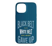 Carcasa para iPhone 15 Artes Marciales El cinturón Negro es un cinturón Blanco Que Nunca se rindió