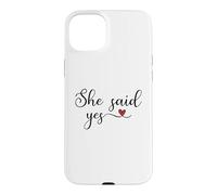 Carcasa para iPhone 15 Plus Regalo tipográfico de corazón con Texto en inglés She Said Yes