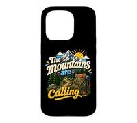 Carcasa para iPhone 15 Pro Divertida Mochila de Senderismo The Mountains Are Calling Pines Trees