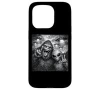 Carcasa para iPhone 15 Pro Funny Alien and Bigfoot Selfie UFO Rock on Sign Sasquatch