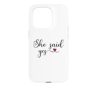 Carcasa para iPhone 15 Pro Regalo tipográfico de corazón con Texto en inglés She Said Yes