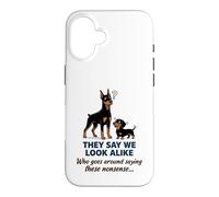 Carcasa para iPhone 16 Doberman y Dachshund They Say We Look Alike Funny Dog Art