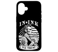Carcasa para iPhone 16 In Ink We Trust Funny Tatuado Tatuado Lincoln Tattoo Bandera de Estados Unidos