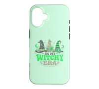 Carcasa para iPhone 16 in My Witchy Era Lucky Green Witch Hat Halloween Diseño