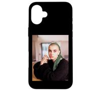 Carcasa para iPhone 16 Plus Retrato de Sinéad O'Connor Nothing Compares 2 U por AJ Barratt