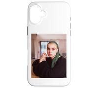 Carcasa para iPhone 16 Plus Sinéad O'Connor Nada compara 2 U Singer por AJ Barratt