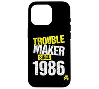 Carcasa para iPhone 16 Pro Trouble Maker Desde 1986 - Año de Nacimiento de Broma sarcástica