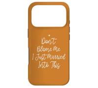 Carcasa para iPhone 17 Pro Don't Blame Me I Just Married Into This, Funny Wedding Quote