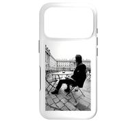 Carcasa para iPhone 17 Pro Richard Hawley de pie en el Borde del Cielo por Andy Willsher