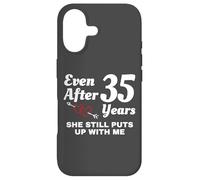 Carcasa para iPhone 17 She Still Puts Up with Me 35 Aniversario de Bodas