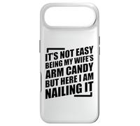 Carcasa para iPhone Air It's Not Easy Being My Wife'S Arm Candy