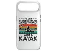 Carcasa para iPhone Air Nunca Subestimes a una anciana con un Kayak remando