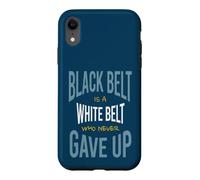 Carcasa para iPhone XR Artes Marciales El cinturón Negro es un cinturón Blanco Que Nunca se rindió