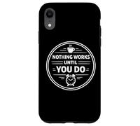 Carcasa para iPhone XR Nada Funciona hasta Que Hagas una declaración de motivación Divertida