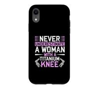 Carcasa para iPhone XR Never Underestimate A Woman with A Titanium Knee Replacement