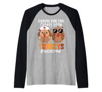 Caring For The Cutest Little Turkeys NICU Crew Thanksgiving Camiseta Manga Raglan