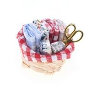 CarpNettore Cesta Costura en Miniatura con Cesto Tejido Bambú y Accesorios Tela para Casa Muñecas Acuada para coración Estantes y Fotografía