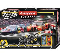 Carrera GO!!! 20062561UK DTM - Pista de Carreras para niños a Partir de 6 años y Adultos con Enchufe británico, Escala 1:43, 8,9 Metros, con BMW M4 GT3 y Ferrari 488 GT3 'Red Bull' 20062561UK