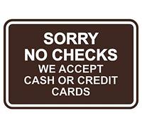Cartel con texto en inglés "Sorry No Checks We Accept Cash or Credit Cards"