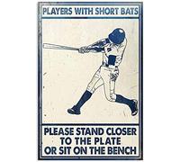 Cartel de béisbol Letrero de metal Players Short Bats Please Stand Closer To The Plate Letrero de aluminio divertido clásico personalizado Decoración de arte de pared de béisbol Letrero de metal, letr