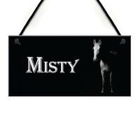 Cartel de madera Placa colgante personalizada con nombre de establo de ponis y caballos blancos Decoracion hogar