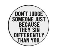 Cartel de metal vintage con texto en inglés "Don't Judge Someone Just Because They Sin Differently Than You" para jardín, dormitorio, cafetería, bar, cueva de hombre, decoración de pared, póster de