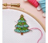 Caterpillar Cross Stitch Needle Minder - Árbol de Navidad para punto de cruz, costura, bordado y accesorios de costura, esmalte y magnético