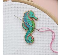 Caterpillar Cross Stitch Needle Minder - Caballito de mar para punto de cruz, costura, bordado y accesorios de costura, esmalte y magnético