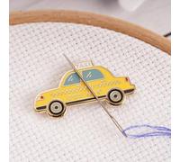 Caterpillar Cross Stitch Needle Minder - Taxi amarillo para punto de cruz, costura, bordado y accesorios de costura, esmalte y magnético
