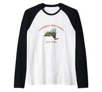 Catskill Mountains Paisaje al Aire Libre Dentro de NY Mapa del Estado Camiseta Manga Raglan