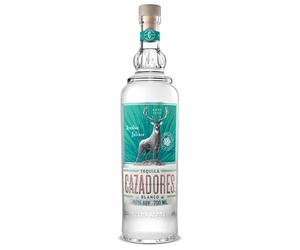 CAZADORES Tequila Blanco, 40% vol., 70 cl / 700 ml, Alcohol Doblemente Destilado Elaborado con 100% Agave Azul Weber